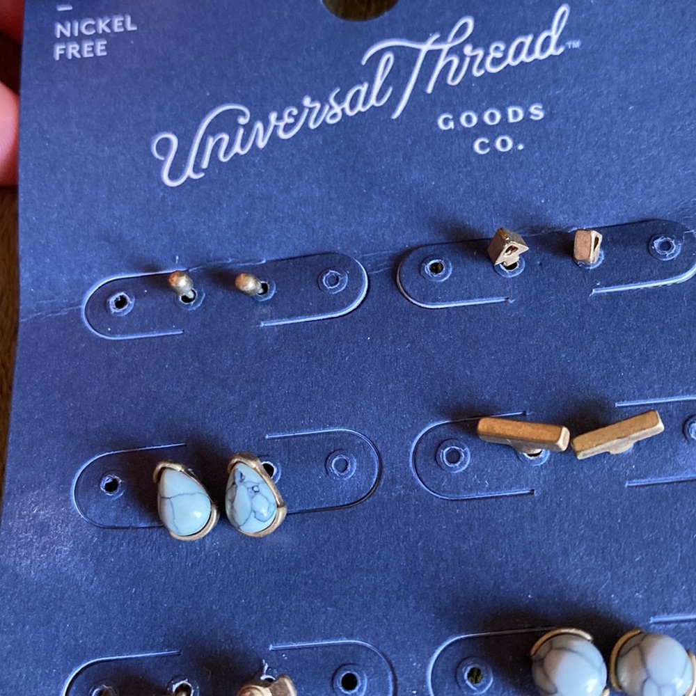 Universal Thread Stud Earring Set - Picture 2 of 4